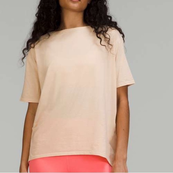 Lululemon Back in Action Tee - Picture 2 of 6